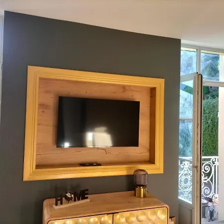 Chez Enzo * لا بوربول