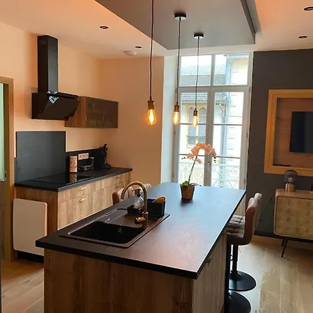 Chez Enzo * لا بوربول